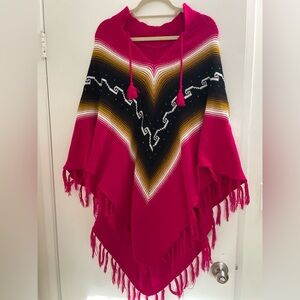 Fushcia poncho one size fits all. I purchased it at a vintage store